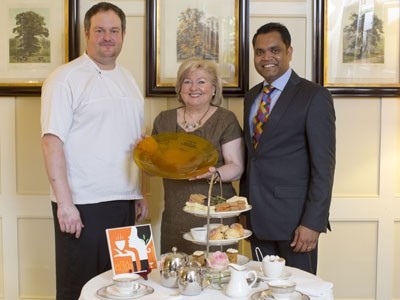 Irene Gorman of the Tea Guild presents the Top City and Country Hotel award to chef Matthew Tomkinson and manager Sunil Kanjanhat