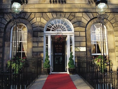 Paragon Hotels, which has owned The Roxburghe for 15 years, is to take back direct management of the property which has been run by Macdonald Hotels