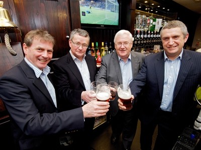 James Baer (centre-left) and Clive Preston (centre-right) are confident that Amber Taverns' wet-led model can be expanded