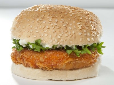 Plusfood has introduced a chicken fillet to its Hot ‘n’ Kickin’ frozen foodservice range