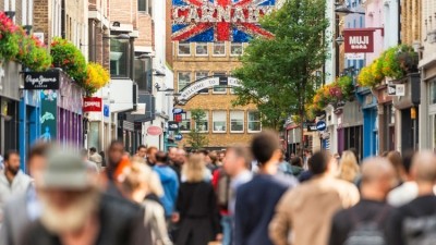 London footfall on the rise as workers return to offices 
