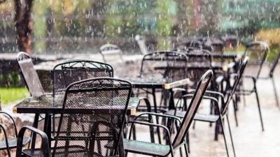 Wet weather contributes to double-digit drop in restaurant spend in February
