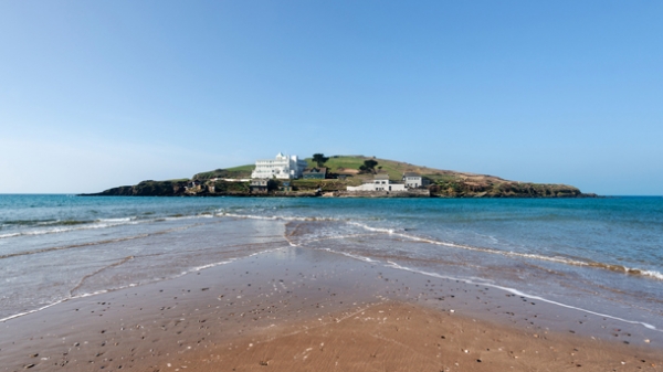 Burgh-Island-with-Tide-in,-