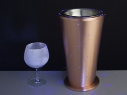 The Coolbar reduces glasses and ice to a cool -45°C