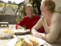 Latest figures from CGA Strategy show pub food sales have reached £7.5bn this year, surpassing food sales in licensed restaurants. Photo credit: VisitBritain and Visit Peaks & Derbyshire